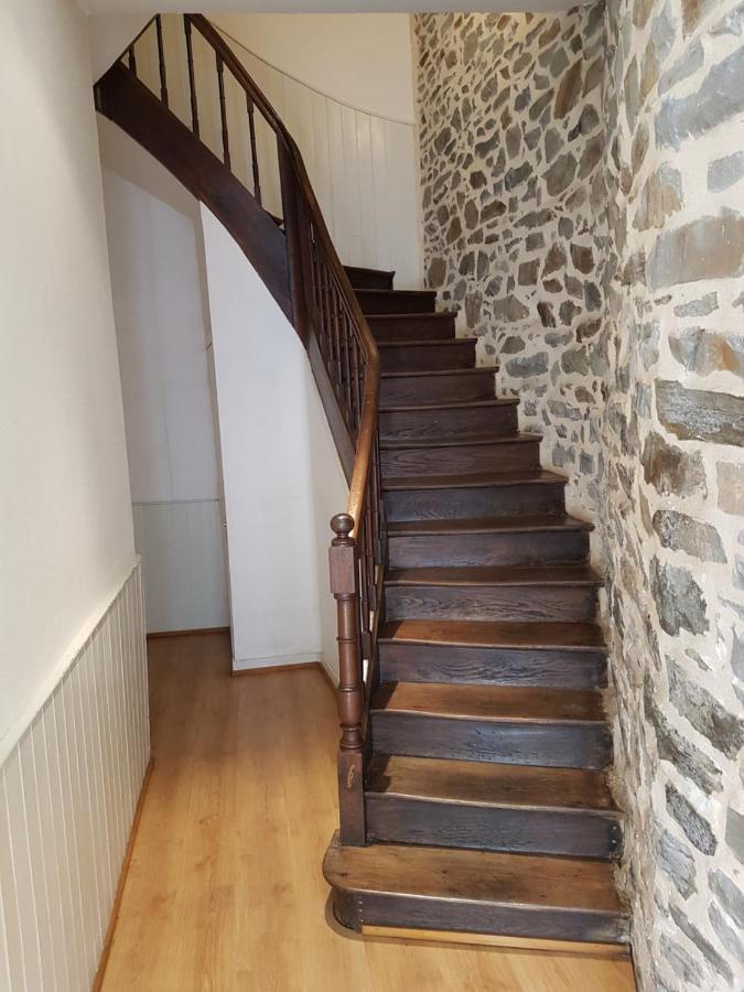 Bel Appartement, Bien Equipe Et Confortable Dans Le Centre Historique Fougeres Exterior foto