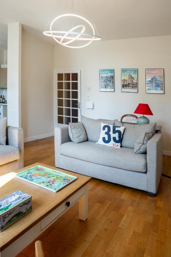 Bel Appartement, Bien Equipe Et Confortable Dans Le Centre Historique Fougeres Exterior foto
