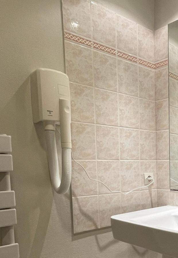 Bel Appartement, Bien Equipe Et Confortable Dans Le Centre Historique Fougeres Exterior foto